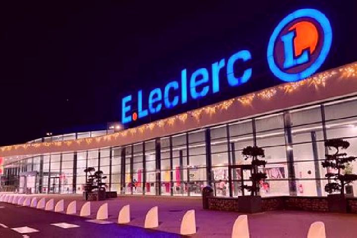 Alice, 29 — Escort in Cherre, France