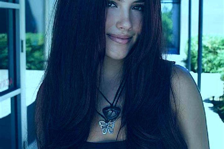 Alice, 30, a auburn brown-eyed caribbean companion based in Voroveni. Offering Roleplay, Couples. Available for incall and outcall, day and evening dates.