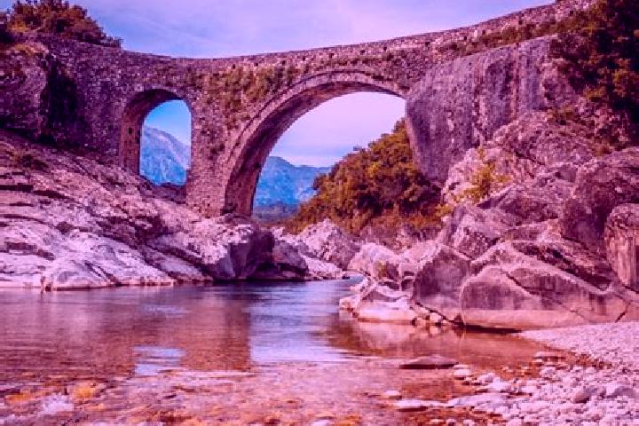 Alice, 30 — Escort in Brataj, Albania