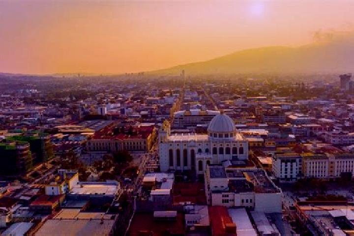Alice, 30 — Escort in Santiago de Maria, El Salvador