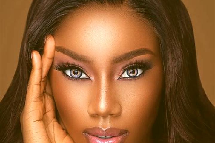 Alice, 31, a chestnut blue-eyed ebony companion based in Jiahe. Offering Striptease, Tantra, OWO. Available for incall and outcall, day and evening dates.