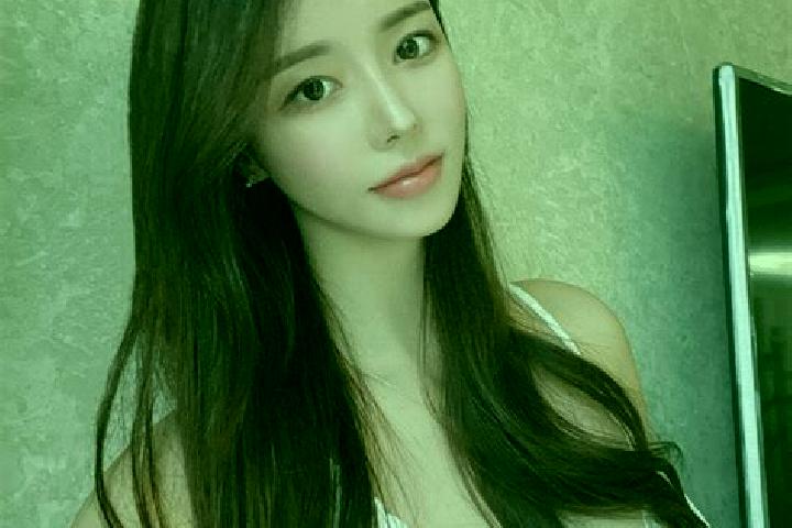 Alice, 31 — Escort in Ngrojo, Indonesia
