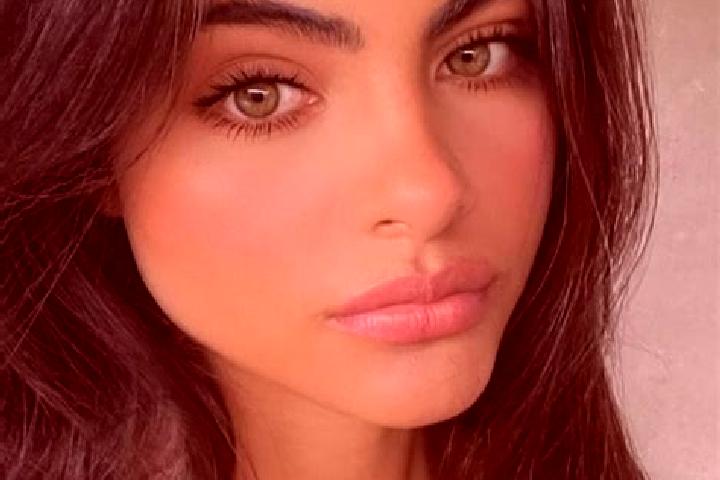 Alice, 32, a brunette green-eyed middle eastern companion based in Kalnivtsi. Offering CIM, Massage, Dinner Date, Girlfriend Experience. Available for incall...