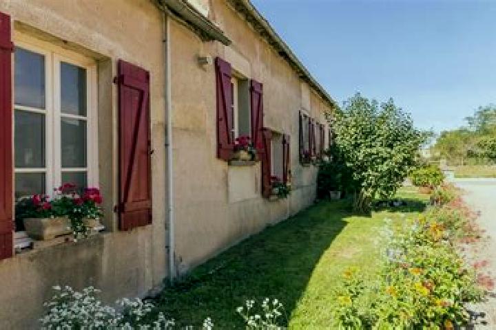 Alice, 32 — Escort in Epoisses, France