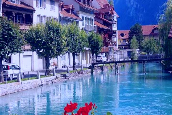 Alice, 32 — Escort in Oberonz, Switzerland