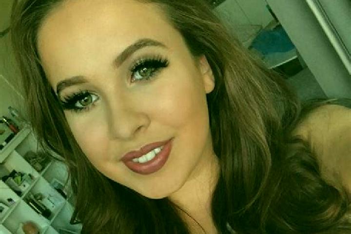 Alice, 33, a auburn amber-eyed indian companion based in Hailsham. Offering OWO, CIM, Fetish, Overnight, Dinner Date. Available for incall and outcall, day a...