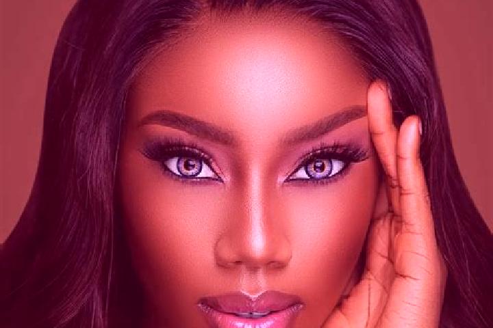 Alice, 33, a auburn blue-eyed ebony companion based in Sakahogi. Offering Striptease, A-Level, Travel Companion, Dinner Date, Fetish. Available for incall an...