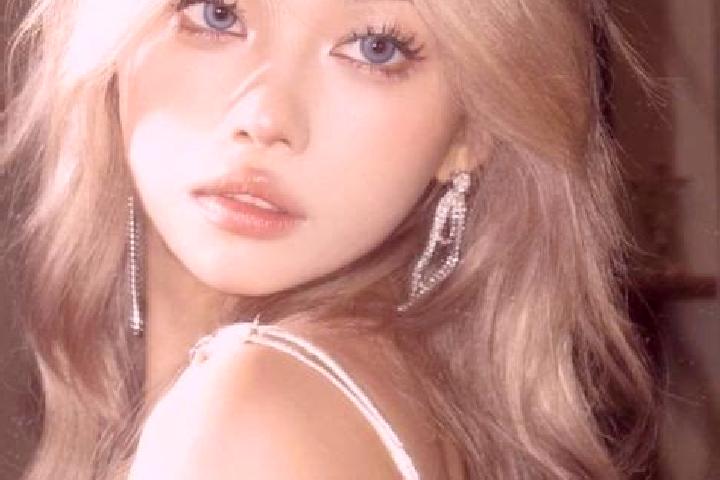 Alice, 33, a blonde grey-eyed asian companion based in Gabbio-Cereda-Ramate. Offering 69, Dinner Date, Roleplay. Available for incall and outcall, day and ev...