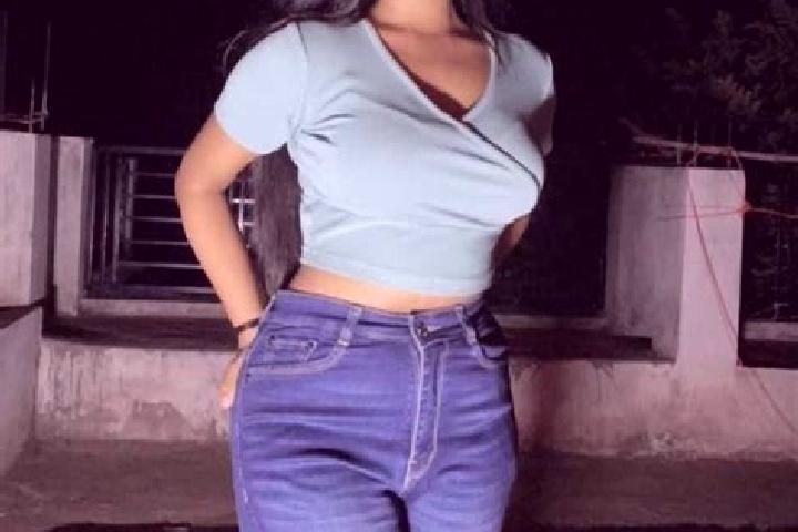 Alice, 33 — Escort in Neb Sarai, India