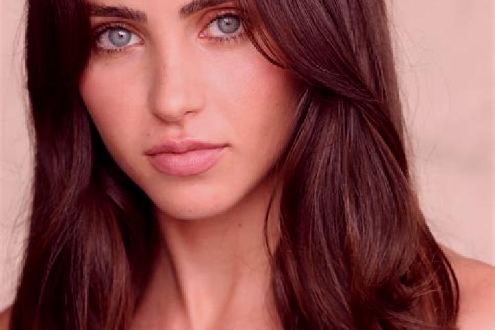 Alice, 35, a brunette amber-eyed european companion based in Cochrane. Offering Dinner Date, A-Level, Striptease. Available for incall and outcall, day and e...