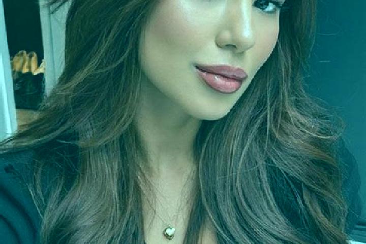 Alice, 35, a chestnut brown-eyed latina companion based in Monale. Offering BDSM, Erotic Massage, Couples. Available for incall and outcall, overnight bookin...