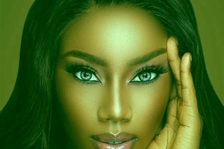 Alice, 35, a red blue-eyed ebony companion based in Perumpandi. Offering Erotic Massage, Party Girl, GFE. Available for incall and outcall, overnight booking...
