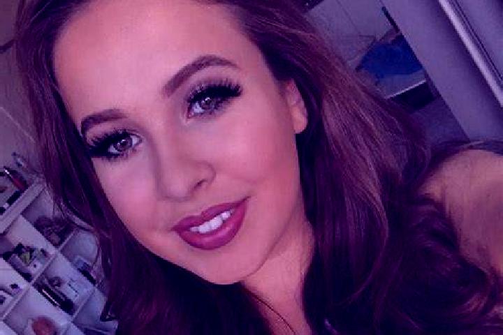 Alice, 36, a auburn dark-eyed slavic companion based in Overboelare. Offering Overnight, Massage, Striptease, Dinner Date. Available for incall and outcall, ...