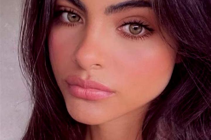 Alice, 36, a black hazel-eyed latina companion based in Corbigny. Offering Deep French Kissing, Duos, 69, Erotic Massage, Tantra. Available for incall and ou...