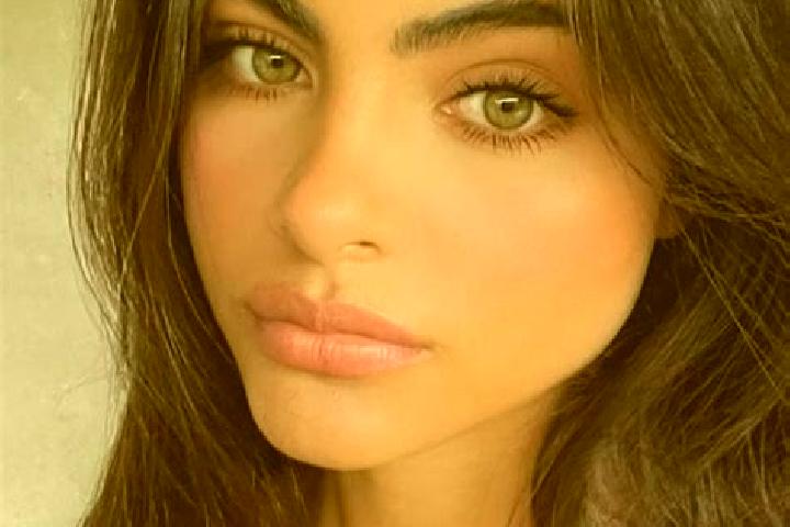 Alice, 36, a brunette blue-eyed middle eastern companion based in Dover Heights. Offering Dinner Date, Massage, Tantra. Available for incall and outcall, day...