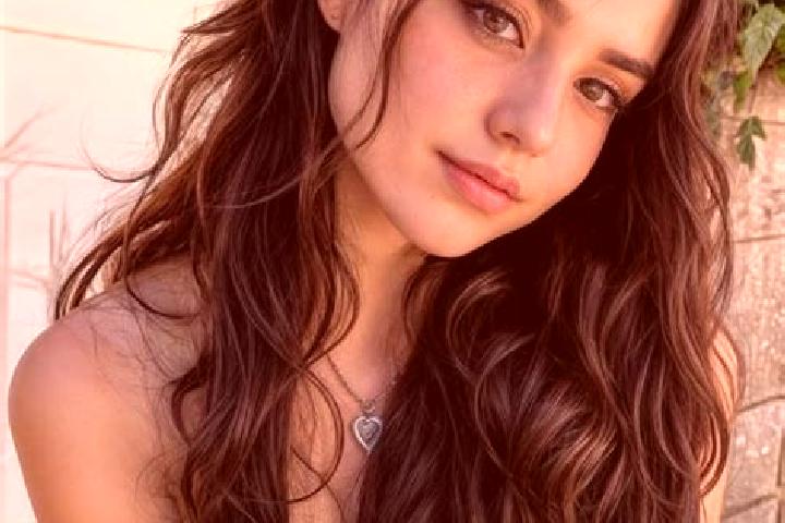 Alice, 36, a brunette hazel-eyed middle eastern companion based in La Comunidad. Offering Couples, Prostate Massage, Roleplay, Striptease, BDSM. Available fo...