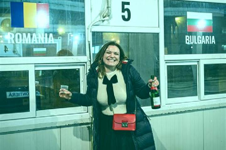 Alice, 36 — Escort in Domasnea, Romania