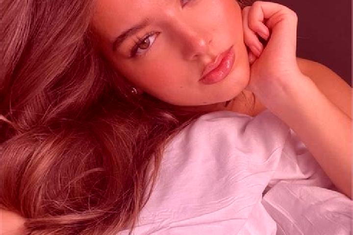 Alice, 37, a brunette hazel-eyed latina companion based in Saint-Mard. Offering Duos, Couples, A-Level, Travel Companion. Available for incall and outcall, o...