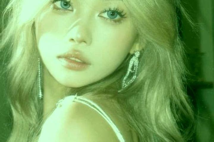 Alice, 37, a platinum blonde hazel-eyed asian companion based in Saijo. Offering Dinner Date, Travel Companion, Roleplay, A-Level. Available for incall and o...