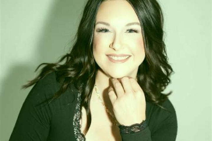 Alice, 37 — Escort in Millstadt, United States