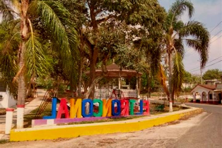 Alice, 37 — Escort in Tronconal, Mexico