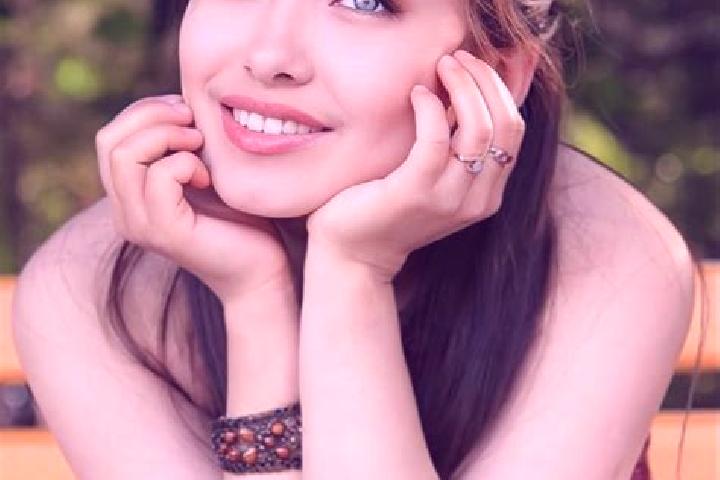 Alice, 38, a red blue-eyed asian companion based in Lounovice. Offering Deep French Kissing, Couples, CIM, Massage, Duos. Available for incall and outcall, d...