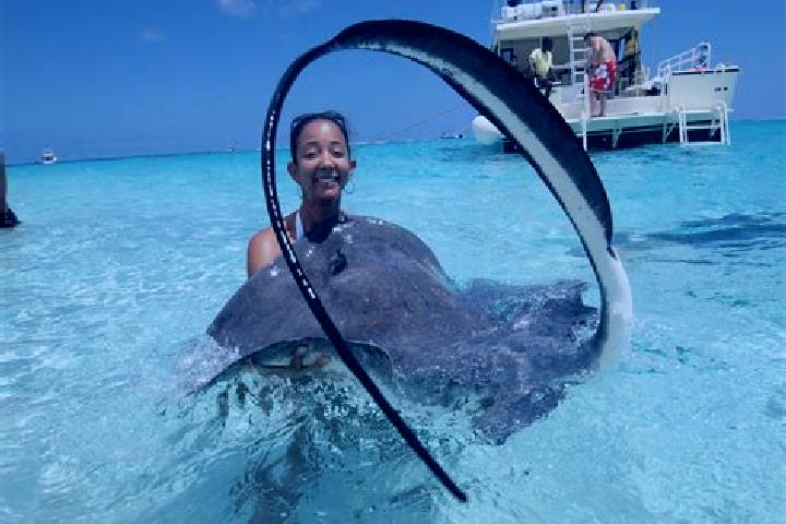 Alice, 38 — Escort in Gun Bay, Cayman Islands