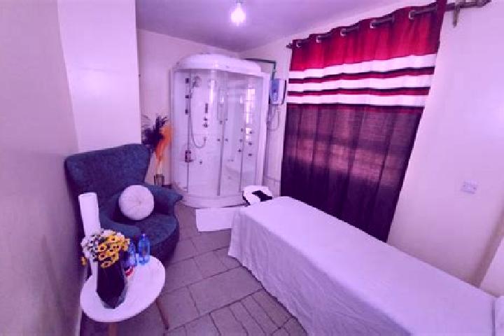 Alice, 39, a red dark-eyed caribbean companion based in Ngara. Offering Travel Companion, Massage, BDSM, Girlfriend Experience. Available for incall and outc...