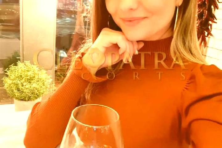 Alice, 39, a red dark-eyed european companion based in Dinner Plain. Offering OWO, Couples, GFE. Available for incall and outcall, overnight bookings available.