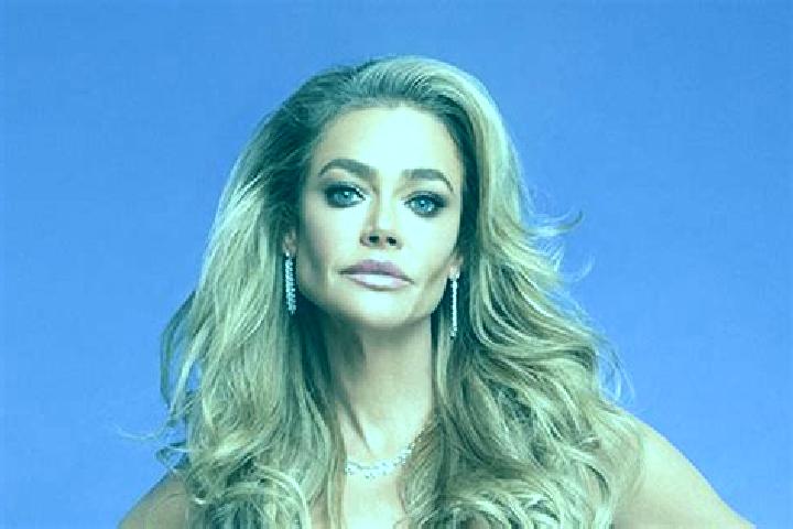 Alice, 39, a red green-eyed caucasian companion based in Denice. Offering BDSM, Roleplay, Deep French Kissing, Tantra. Available for incall and outcall, over...