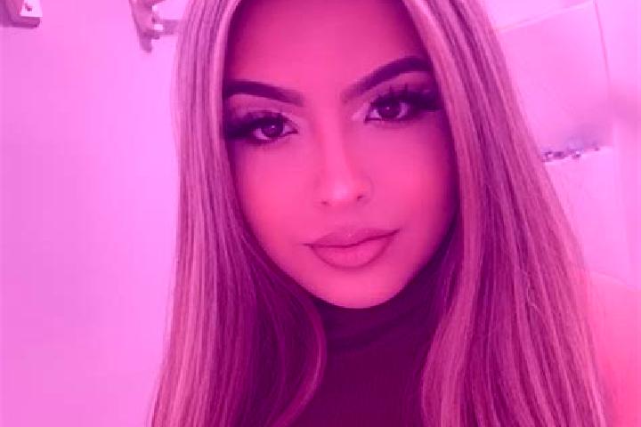 Amelia, 20, a blonde dark-eyed latina companion based in Corralillo. Offering Dinner Date, OWO, Roleplay, Overnight, BDSM. Available for incall and outcall, ...