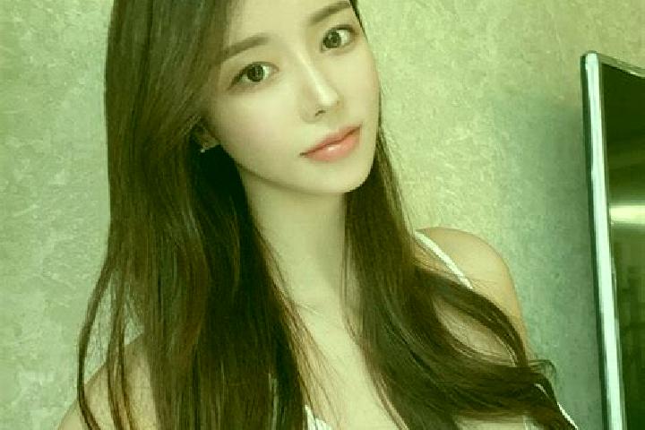 Amelia, 20 — Escort in Luotuofangzi, China