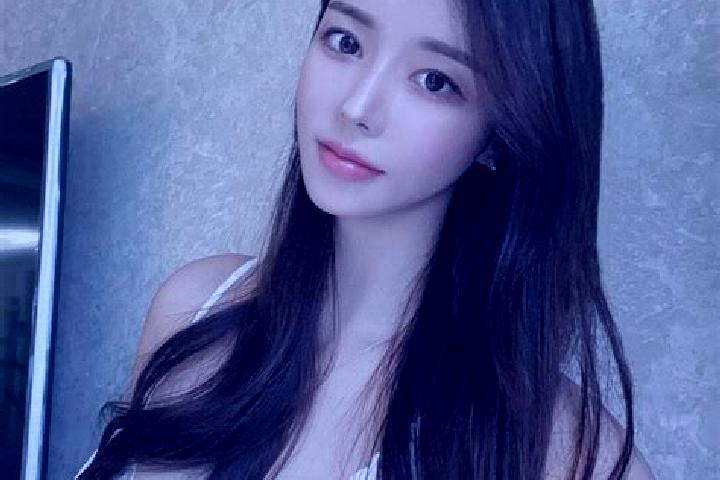 Amelia, 20 — Escort in Suonan, China