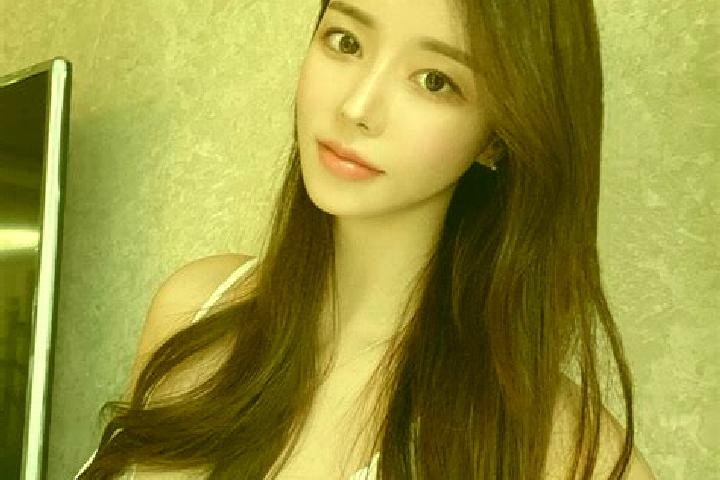 Amelia, 21 — Escort in Tuomuwusitang, China