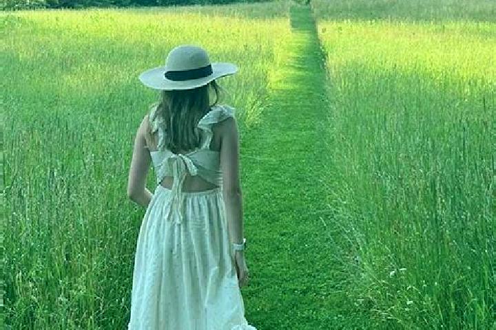 Amelia, 21 — Escort in White Mills, United States