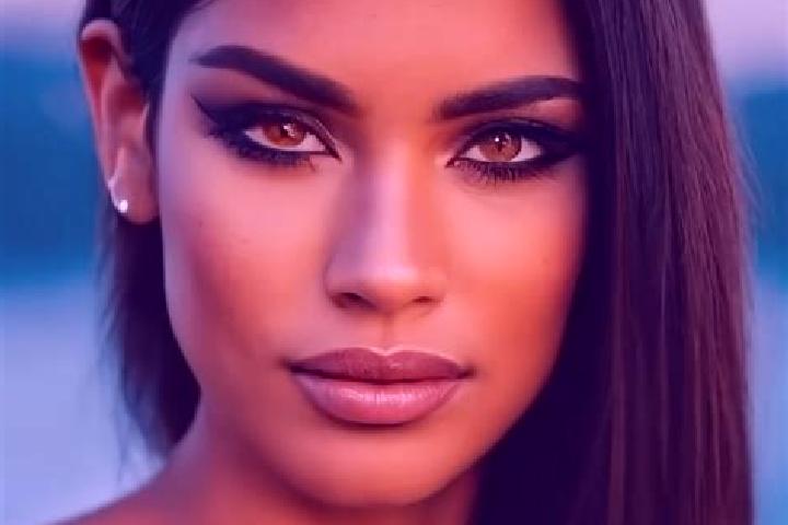 Amelia, 22, a blonde dark-eyed latina companion based in Crestwood. Offering Overnight, CIM, Couples. Available for incall and outcall, day and evening dates.