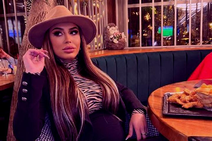 Amelia, 22 — Escort in Mavrodin, Romania
