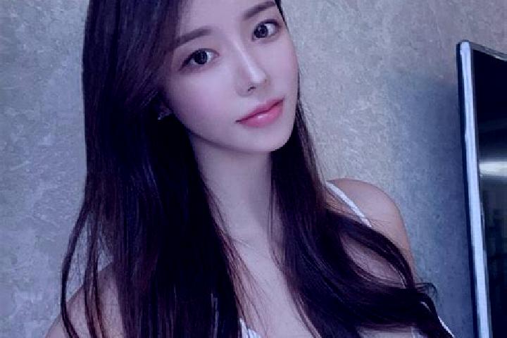 Amelia, 22 — Escort in Shangbaishi, China