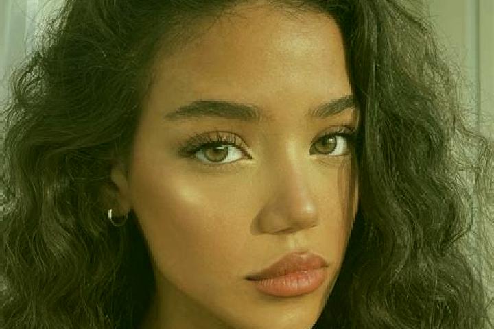 Amelia, 23, a black brown-eyed european companion based in Dolna Streda. Offering Dinner Date, Tantra, Girlfriend Experience. Available for incall and outcal...