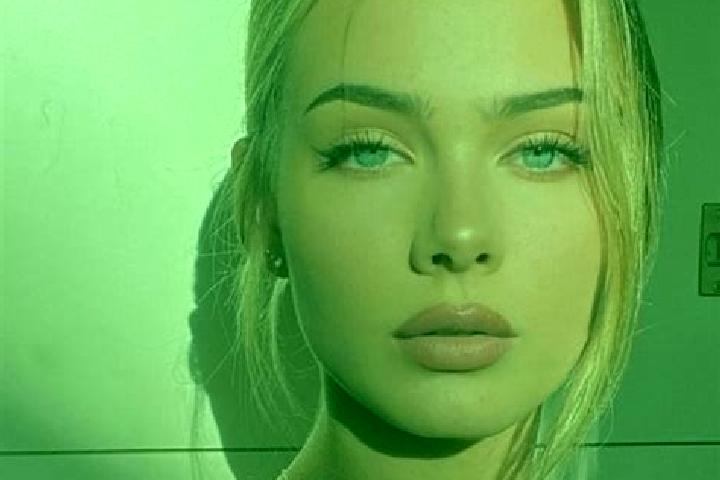 Amelia, 23, a dark blonde dark-eyed european companion based in Machacalis. Offering A-Level. Available for incall and outcall, day and evening dates.