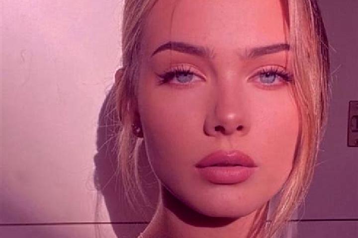 Amelia, 23, a red grey-eyed european companion based in Yuezbasilar. Offering 69, GFE, BDSM, Massage. Available for incall and outcall, day and evening dates.