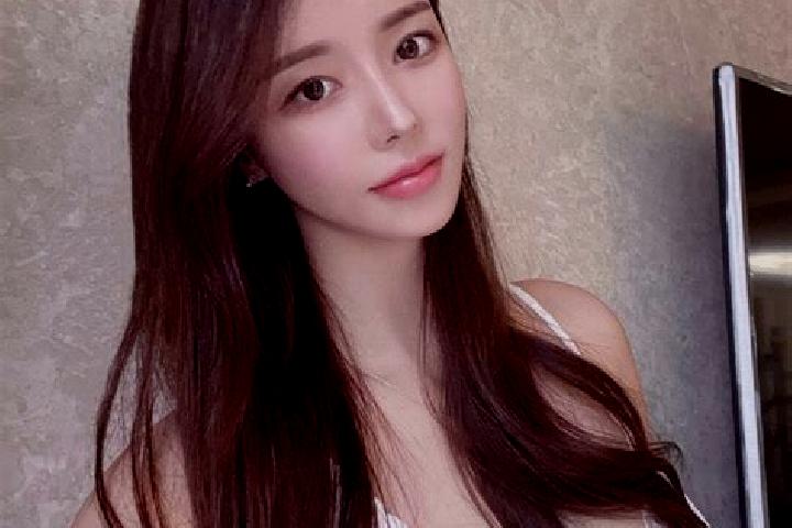 Amelia, 23 — Escort in Qiaoleipan, China