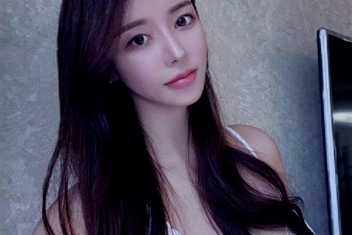 Amelia, 23 — Escort in Quemong, China