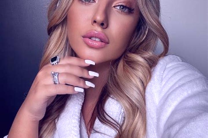 Amelia, 23 — Escort in Shonguy, Russia