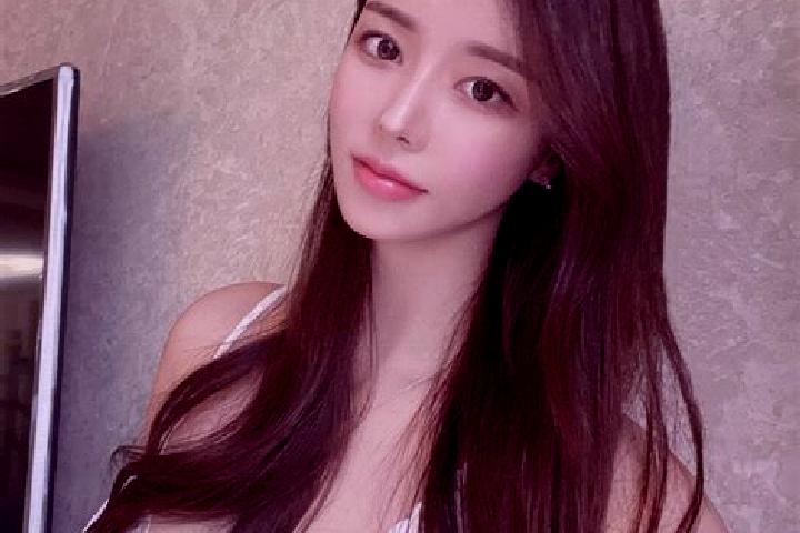 Amelia, 23 — Escort in Shuangluan, China