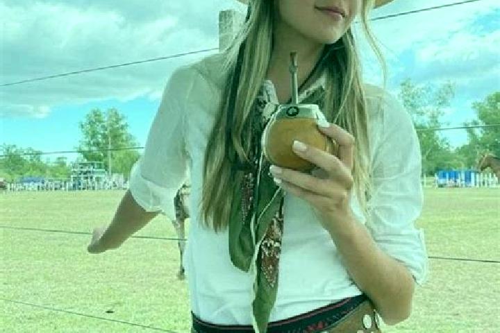 Amelia, 23 — Escort in Vaqueros, Argentina