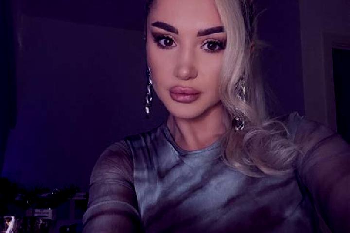 Amelia, 24, a auburn dark-eyed european companion based in Longuita. Offering GFE, Roleplay, BDSM, Travel Companion, Erotic Massage. Available for incall and...
