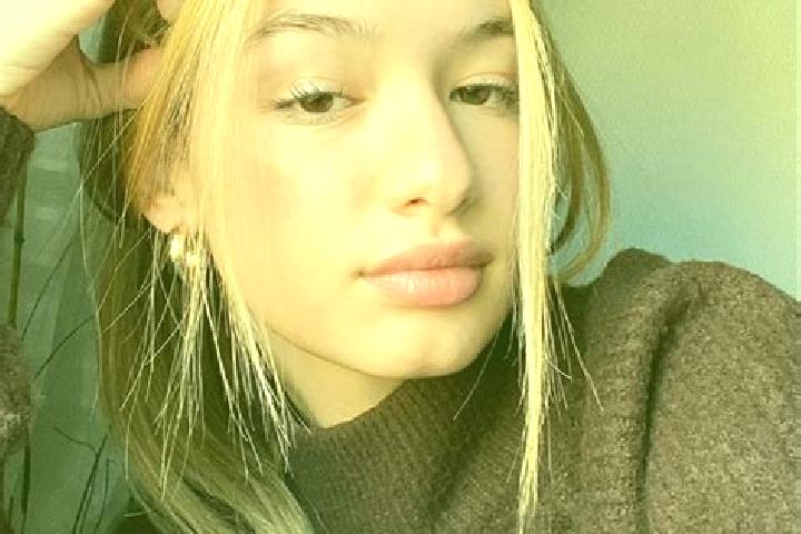 Amelia, 24, a blonde brown-eyed middle eastern companion based in Nivar. Offering Duos, Massage. Available for incall and outcall, day and evening dates.