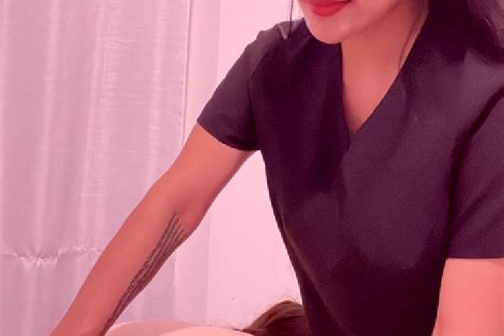 Amelia, 24, a dark blonde brown-eyed ebony companion based in Certaldo. Offering Prostate Massage, CIM, OWO, Erotic Massage. Available for incall and outcall...