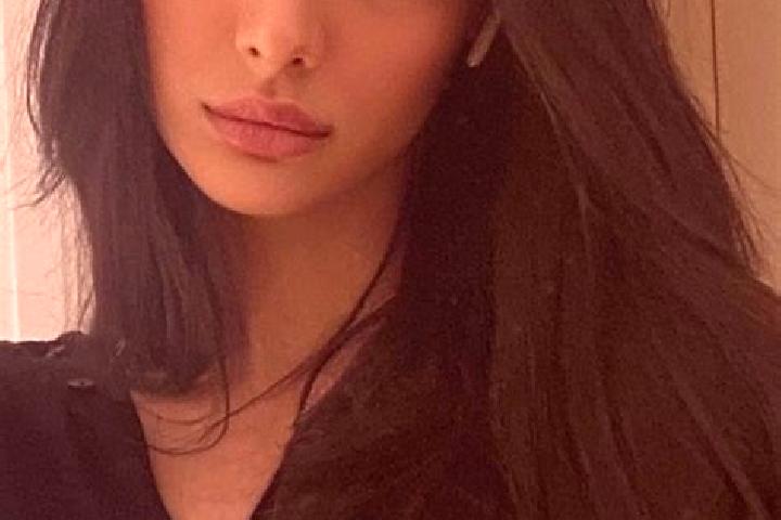 Amelia, 24, a red dark-eyed middle eastern companion based in Ashland. Offering OWO, 69, Duos. Available for incall and outcall, day and evening dates.